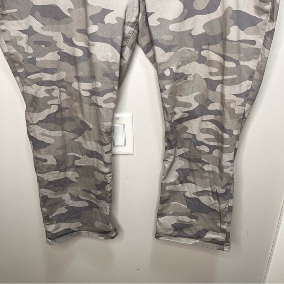 Democracy Green Camouflage Absolution Skinny Pants Size 22 - Picture 7 of 13